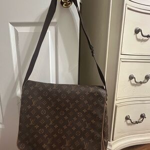 Louis Vuitton Messenger Bag - COA included
